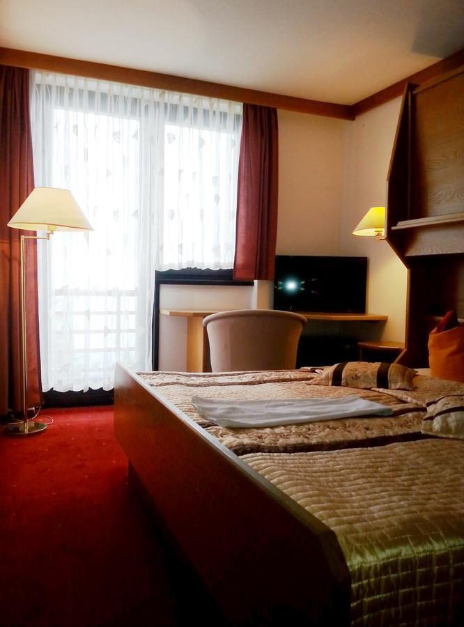 Hotel Alpinum Treffen am Ossiacher See Zewnętrze zdjęcie