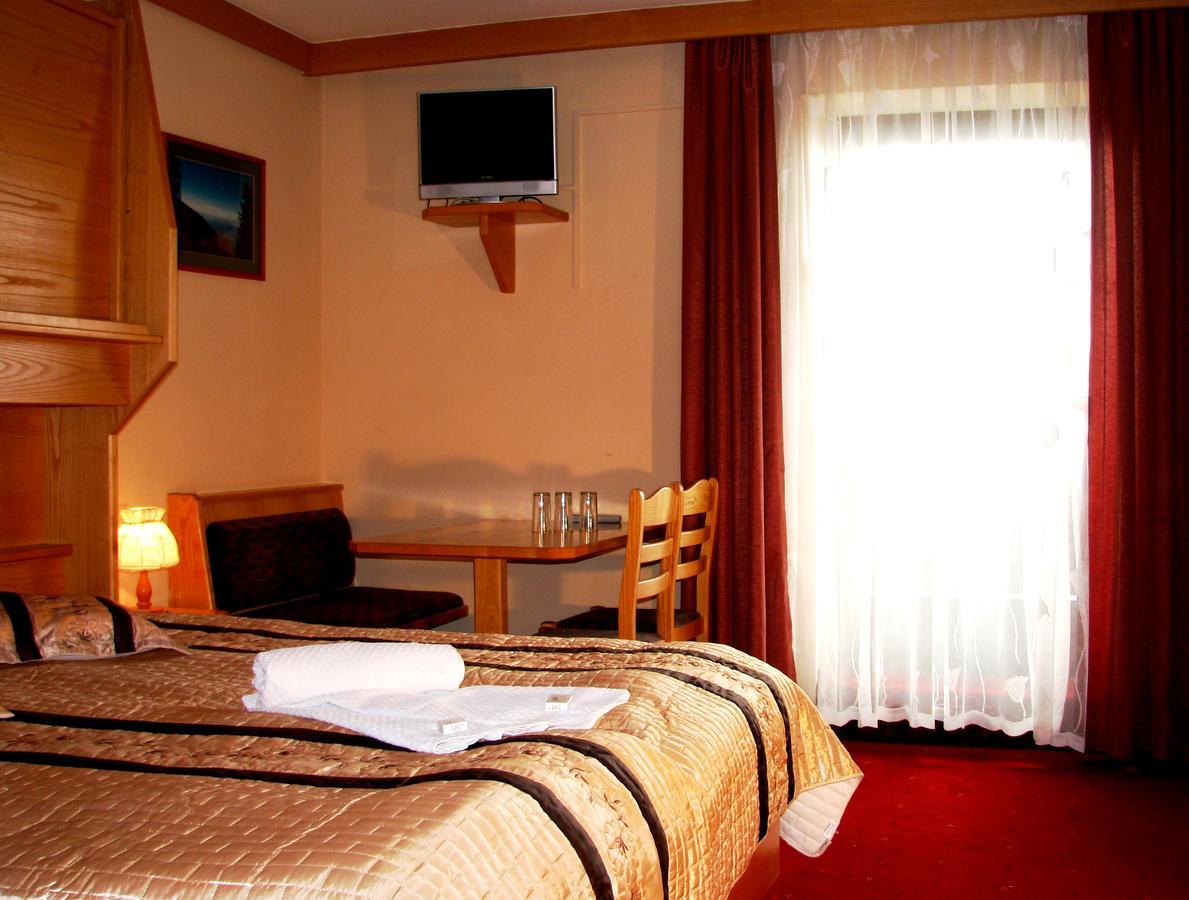 Hotel Alpinum Treffen am Ossiacher See Zewnętrze zdjęcie